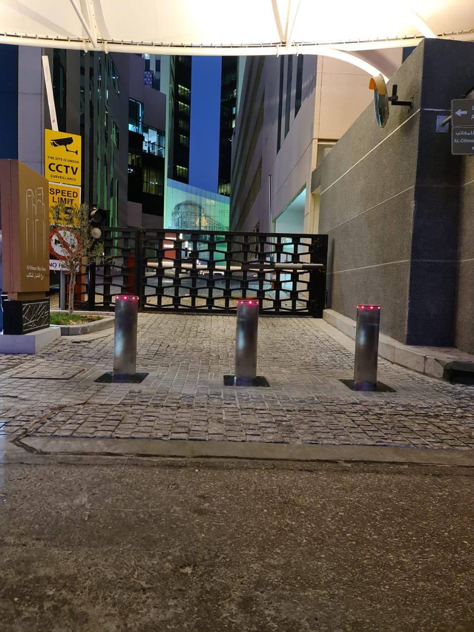 Automatic hydraulic bollards installation